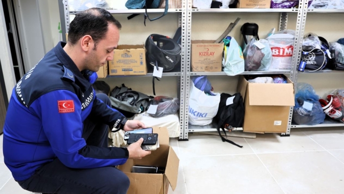 Kaybolan değil, buluşmayı bekleyen eşyaların hepsi burada;  Kayıp eşyaların güvenli adresi: Büyükşehir Zabıtası
